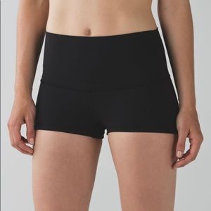 lululemon wunder under booty shorts